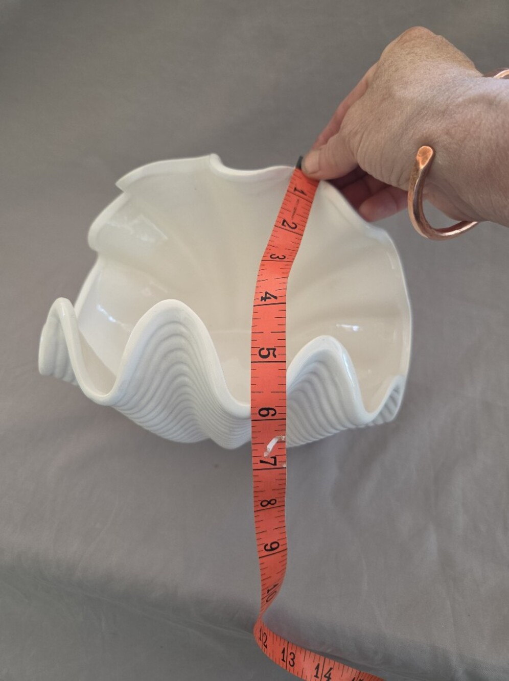 White Ceramic Shell-Style Decorative Bowl - Picture 4 of 6
